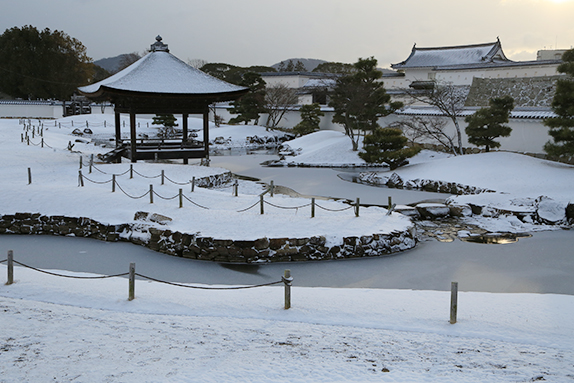 赤穂城二之丸庭園も雪景色