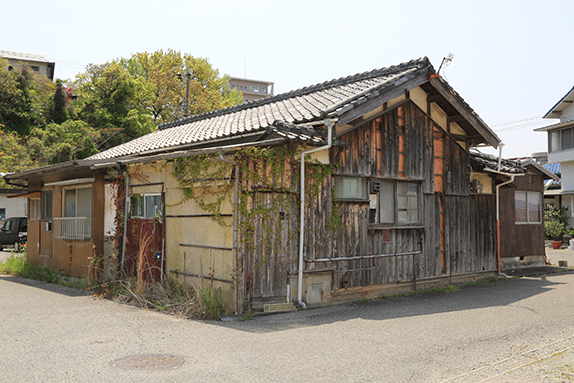 入居者が退去して空き家となっていた御崎の引き揚げ者住宅