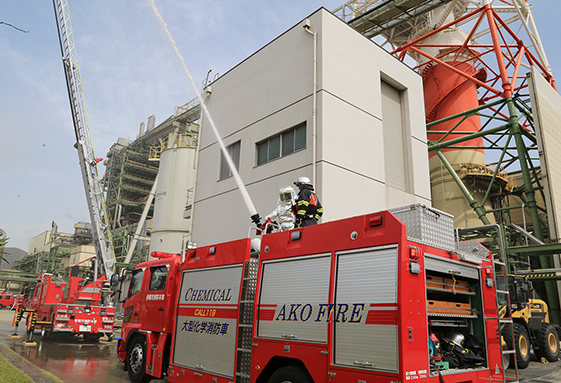 住友大阪セメント赤穂工場で行われた合同消防訓練
