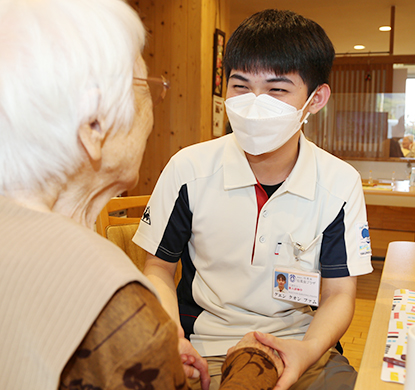 誰とでもフレンドリーに接するファムさんは利用者からも人気