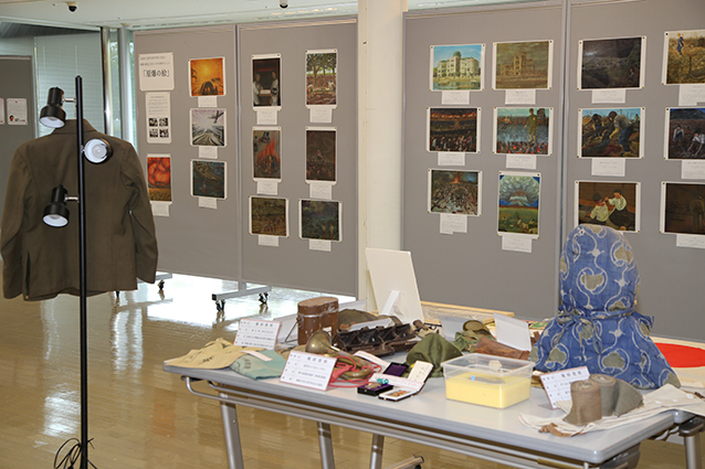 市立図書館で開催中の「非核平和展」